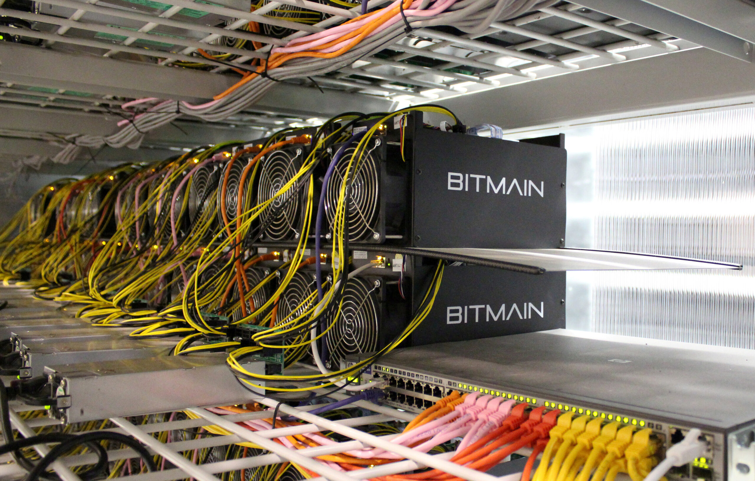 FILE PHOTO: Bitcoin mining computers are pictured in Bitmain's mining farm near Keflavik, Iceland, June 4, 2016.  REUTERS/Jemima Kelly/File Photo